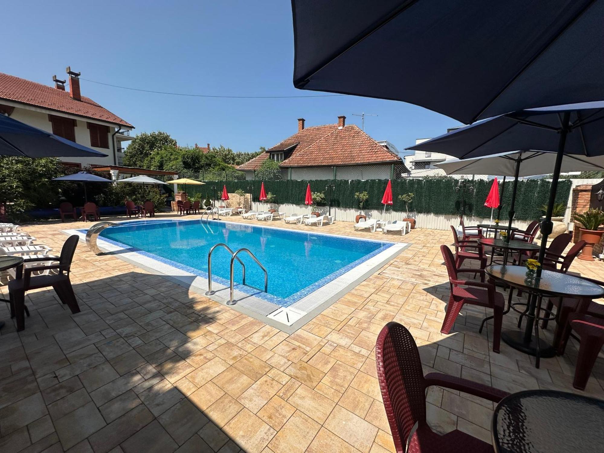 Smestaj Tea Sa Dva Bazena Vrnjacka Banja Exterior photo
